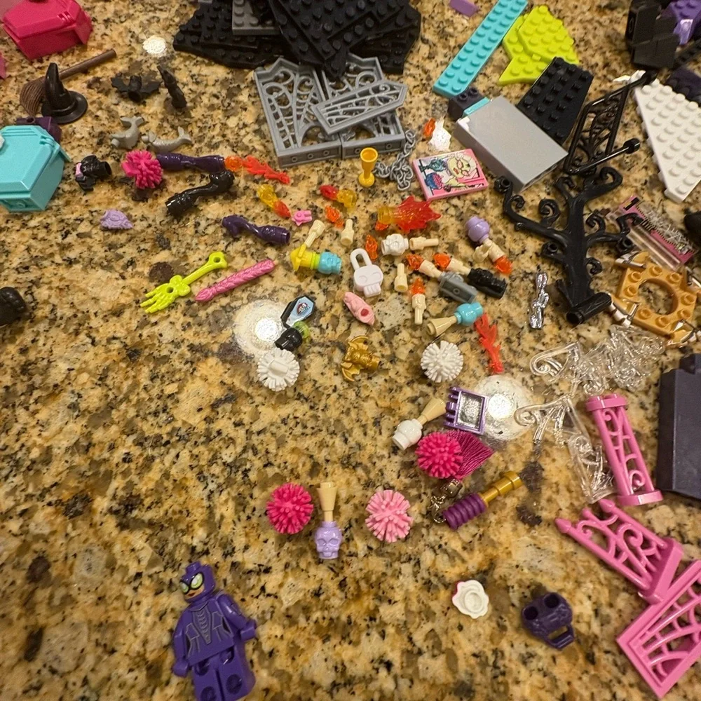 Monster High Mega Bloks Misc Lot 3lbs 9 Figures Mini Figs